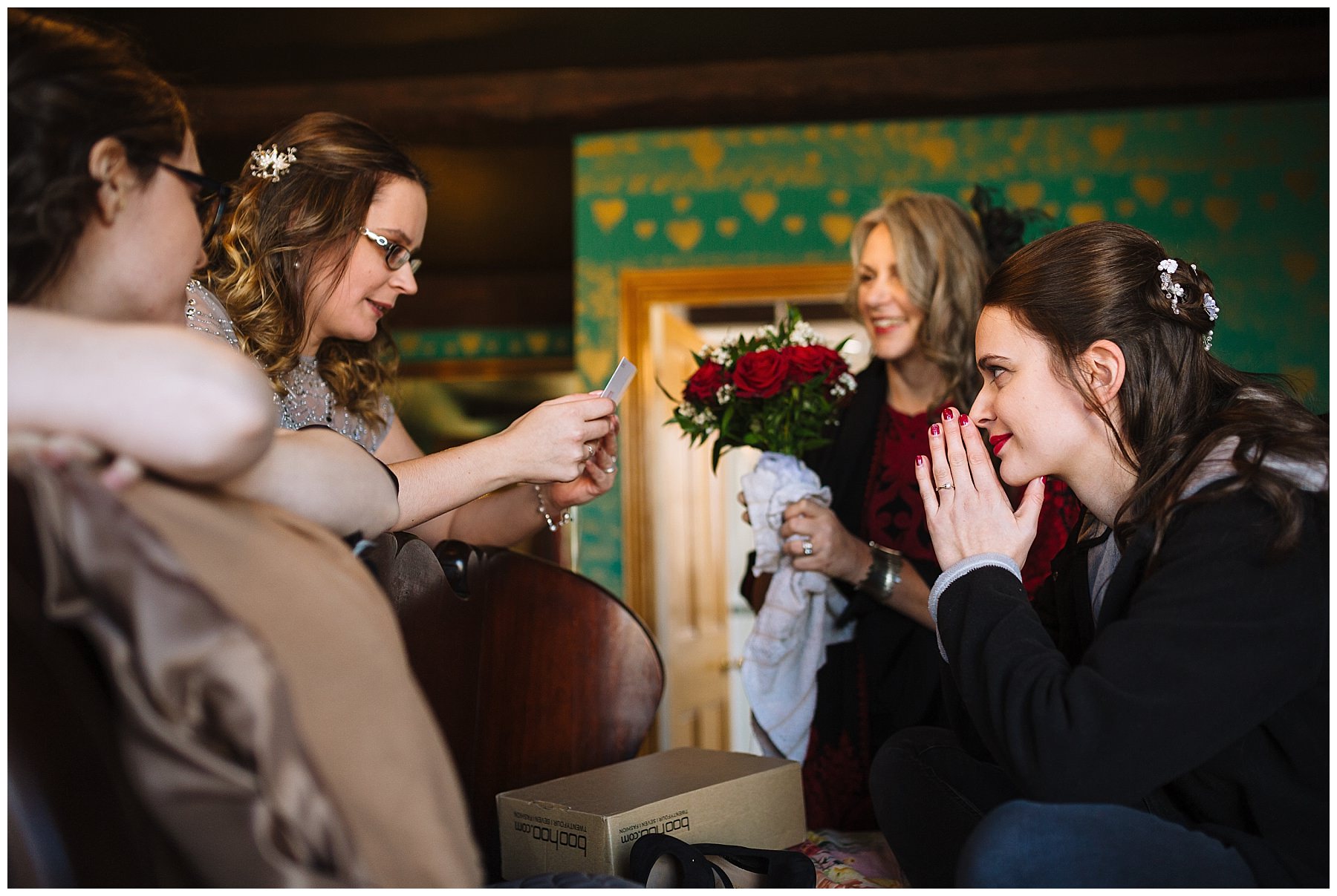 bridesmaid reads note to the bride